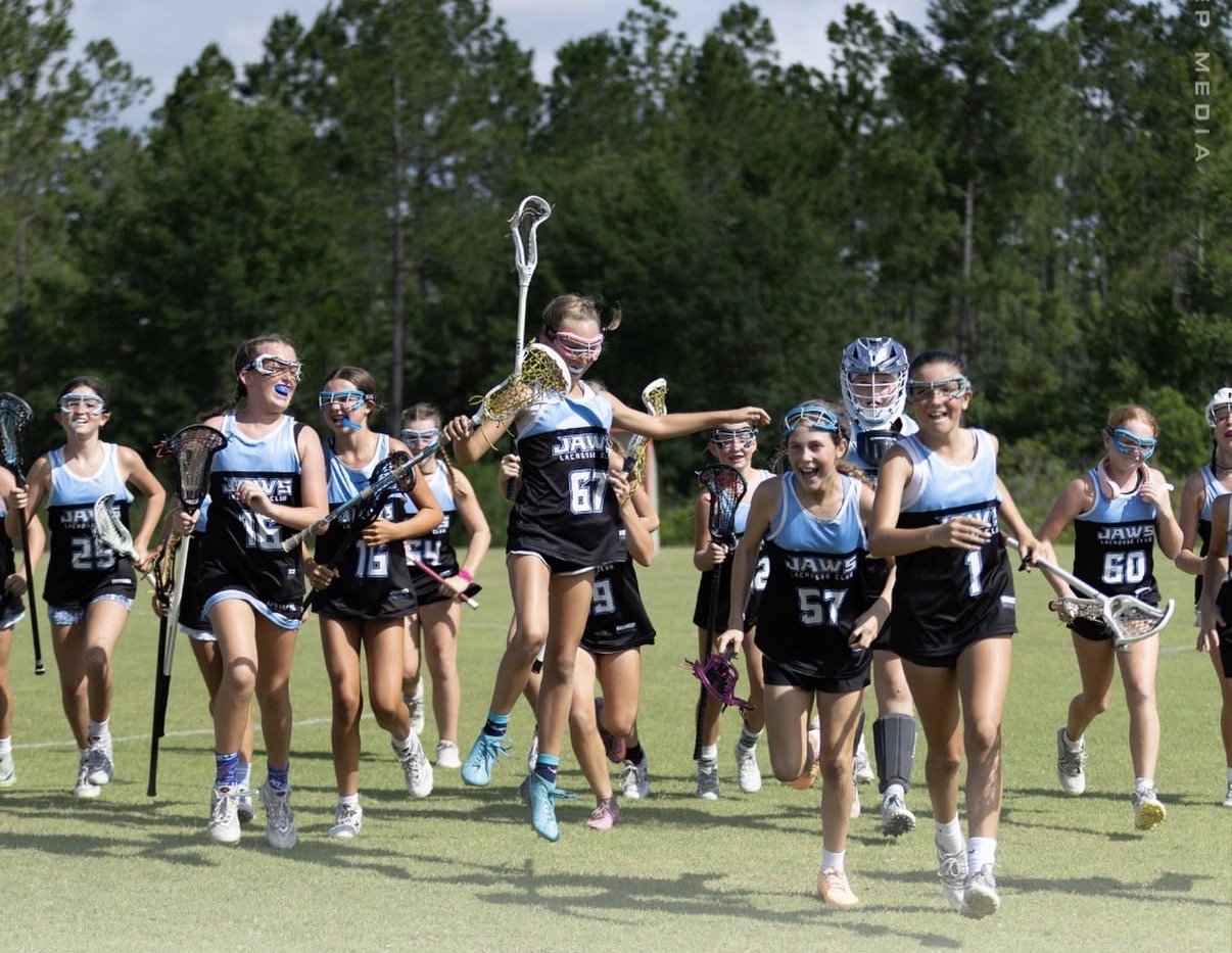Girls Jaws teammates running onto the field together
